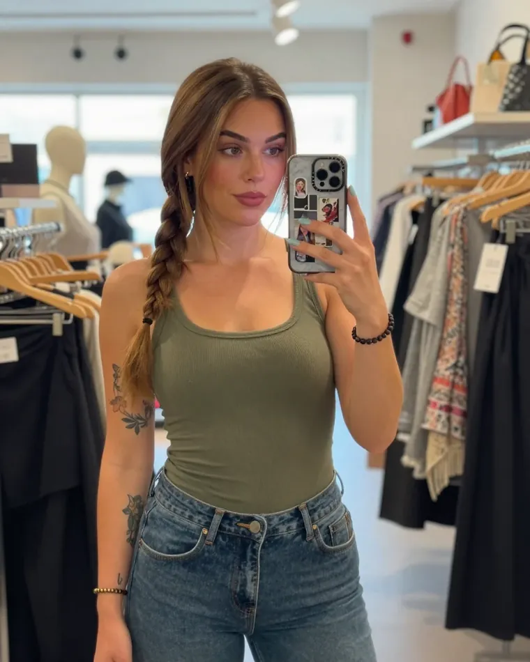 Angela (25) - Myocum