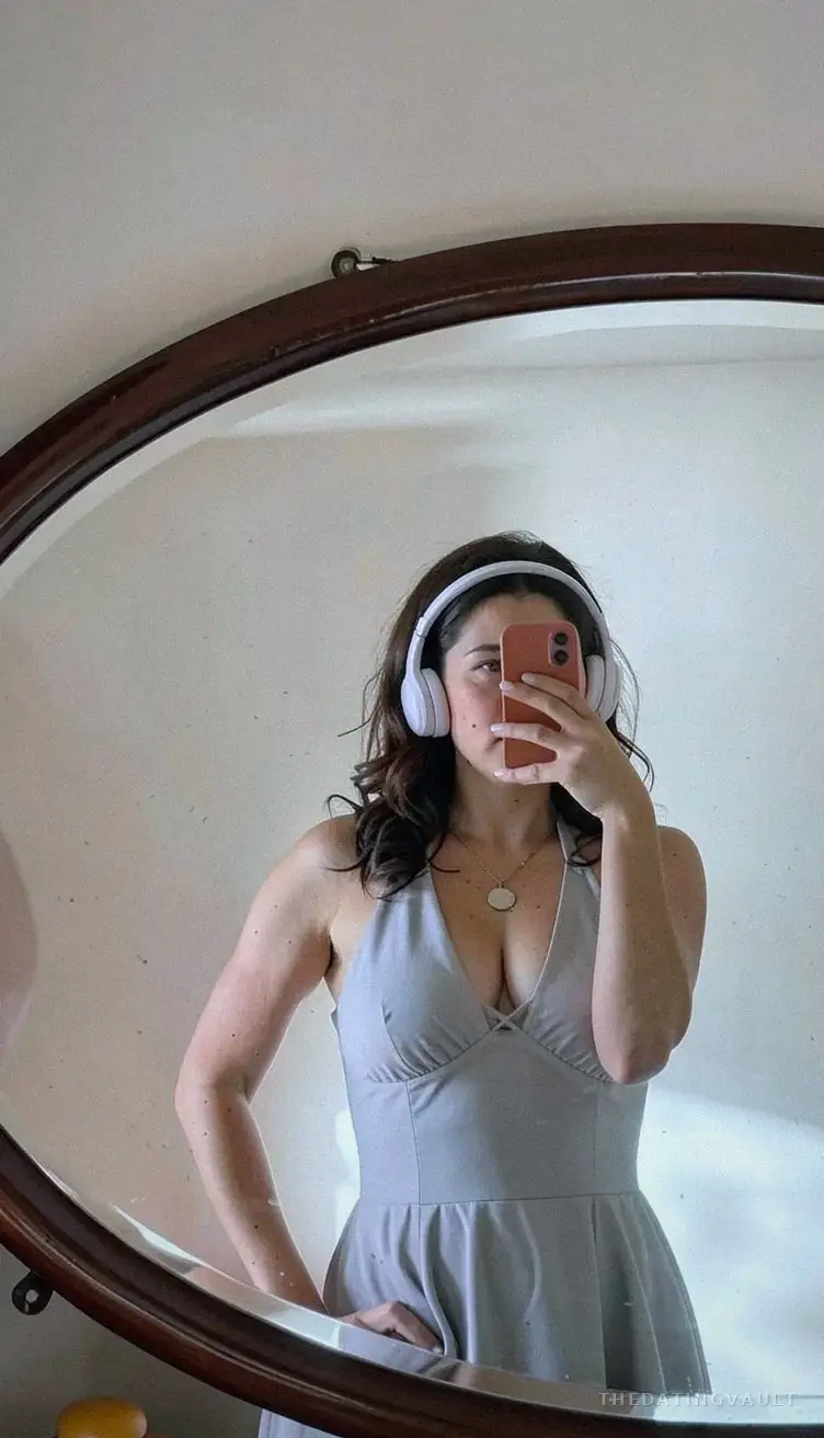 Carly (25) - Thirroul