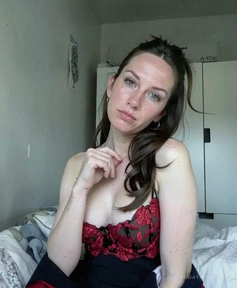Courtney (25) - Chittering