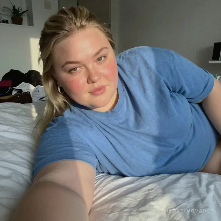 DaisySharni (25) - Nana Glen