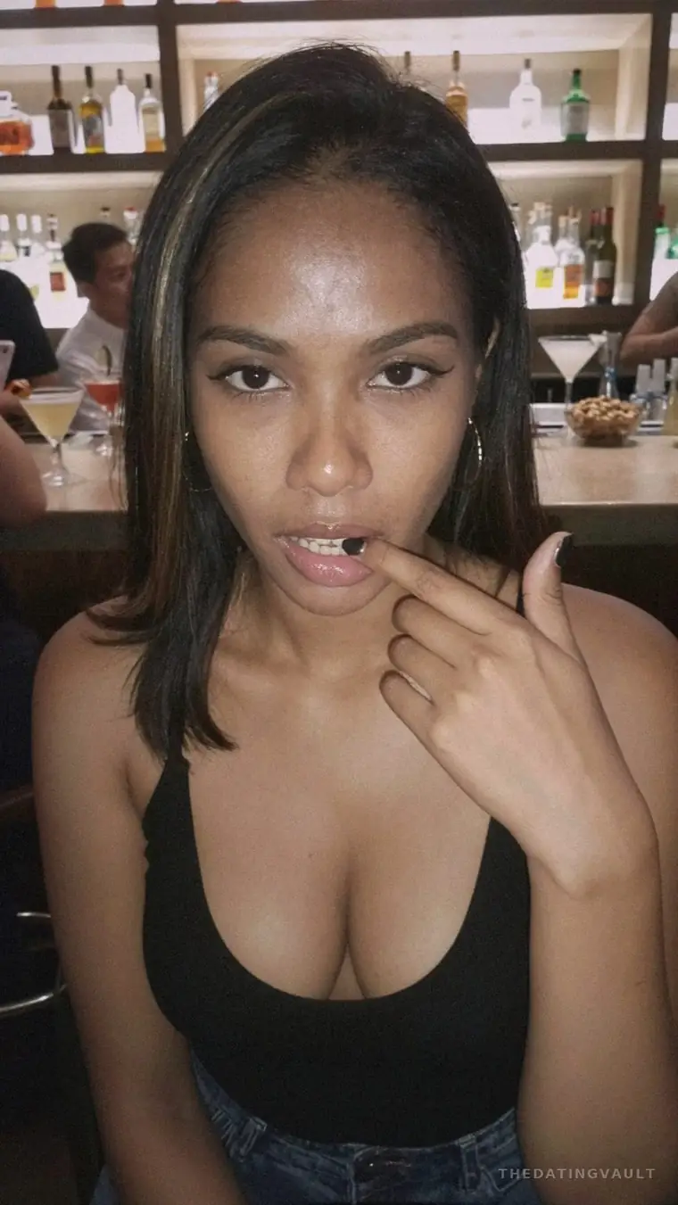 Emily (25) - Bicheno