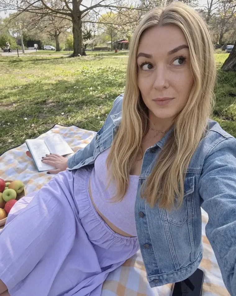 EsmeFreya (25) - Adelaide