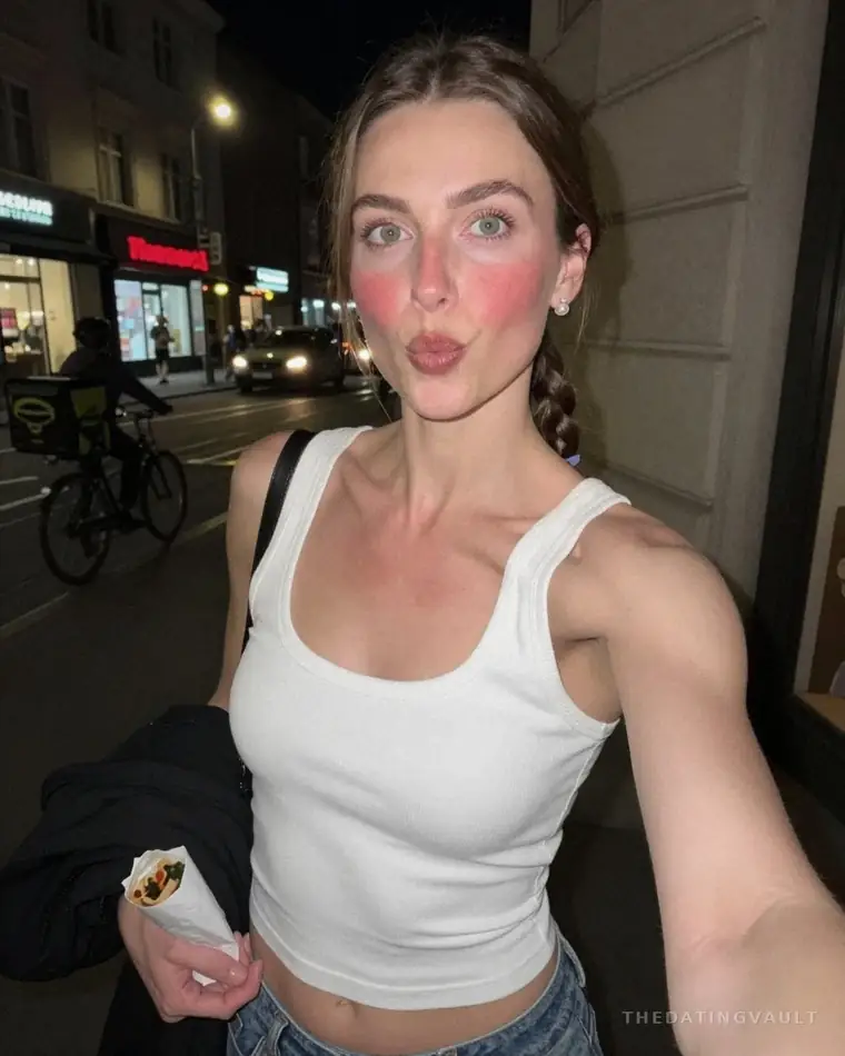 JadeMae (25) - Wamberal