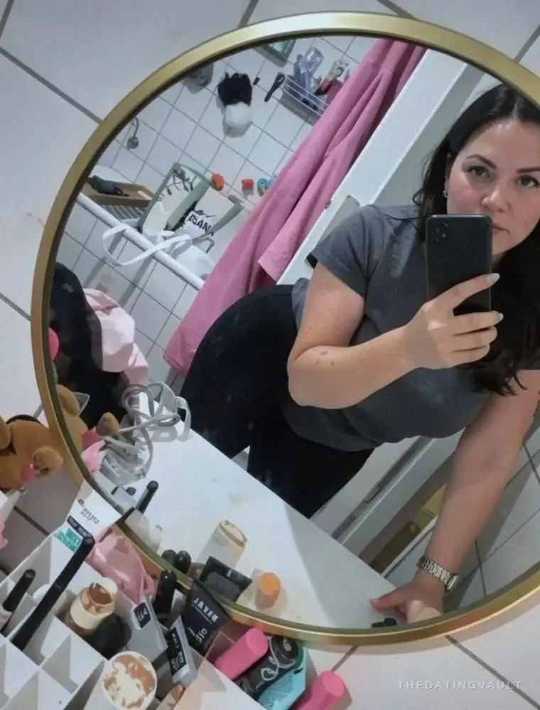Kayla88 (25) - Emerald