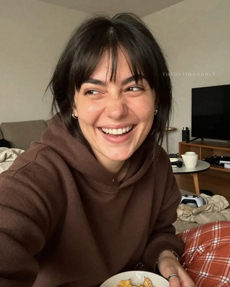 Maddy (25) - Casey