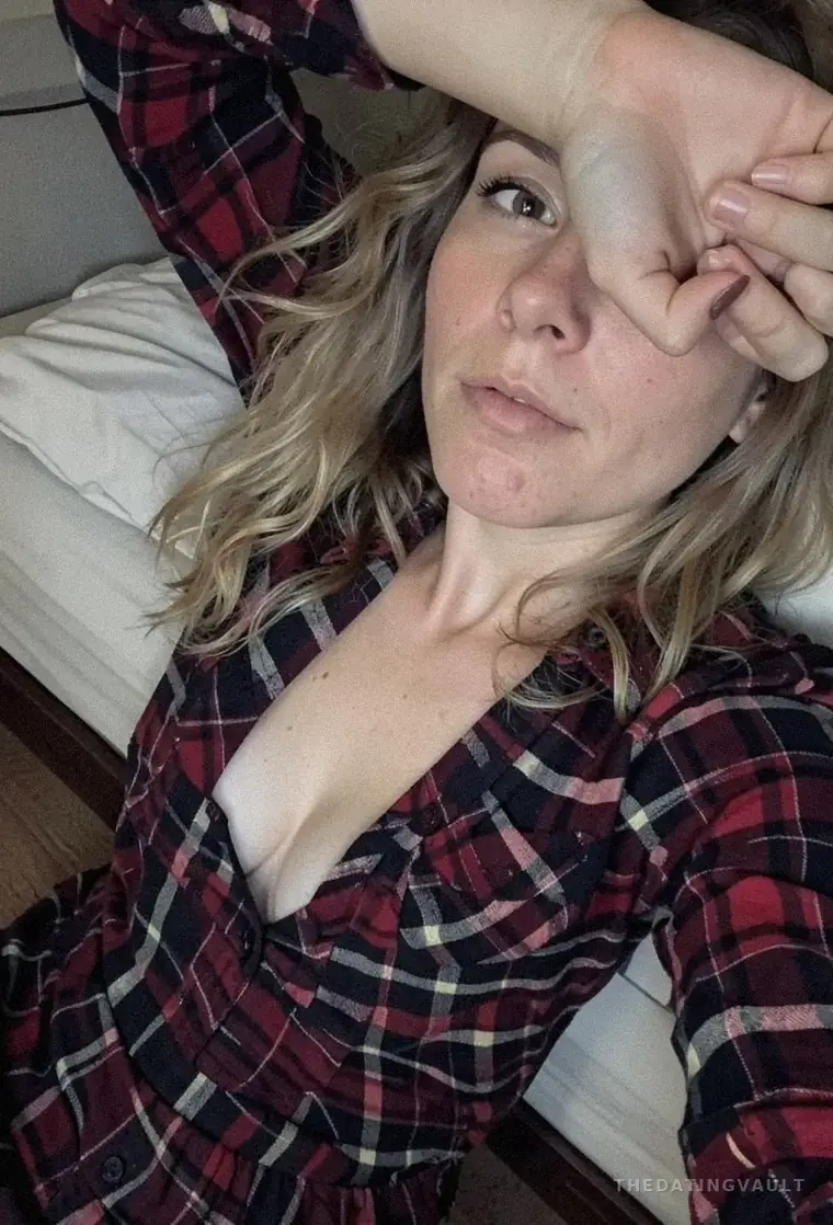 SandyFreya (28) - Gables
