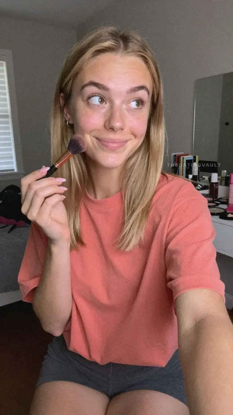 Sophie (22) - Catherine Field